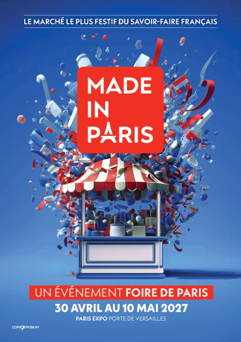Kiosque rouge et blanc sous ciel bleu, explosion d’objets tricolores évoquant un marché festif.