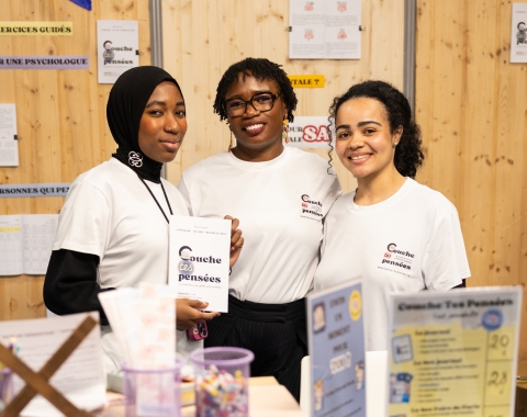 3 exposantes du stand couche tes pensees