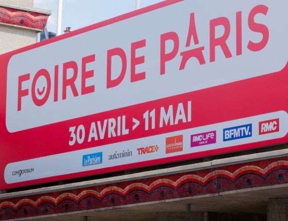Affiche foire de paris 2026 à l’entrée du salon, annonçant les dates du 30 avril au 11 mai