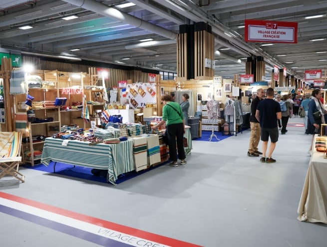 Stand du Village Création Française présentant des exposants